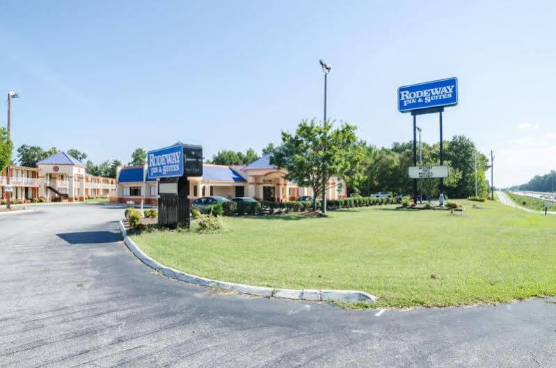 Rodeway Inn & Suites Greensboro Southeast Экстерьер фото